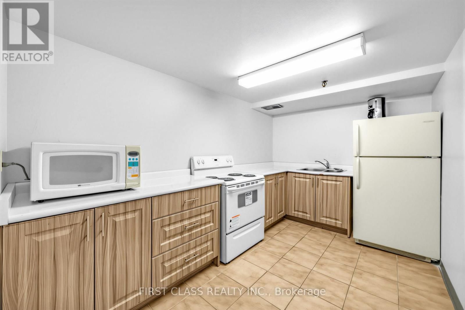 1007 - 362 THE EAST MALL ROAD Image 31