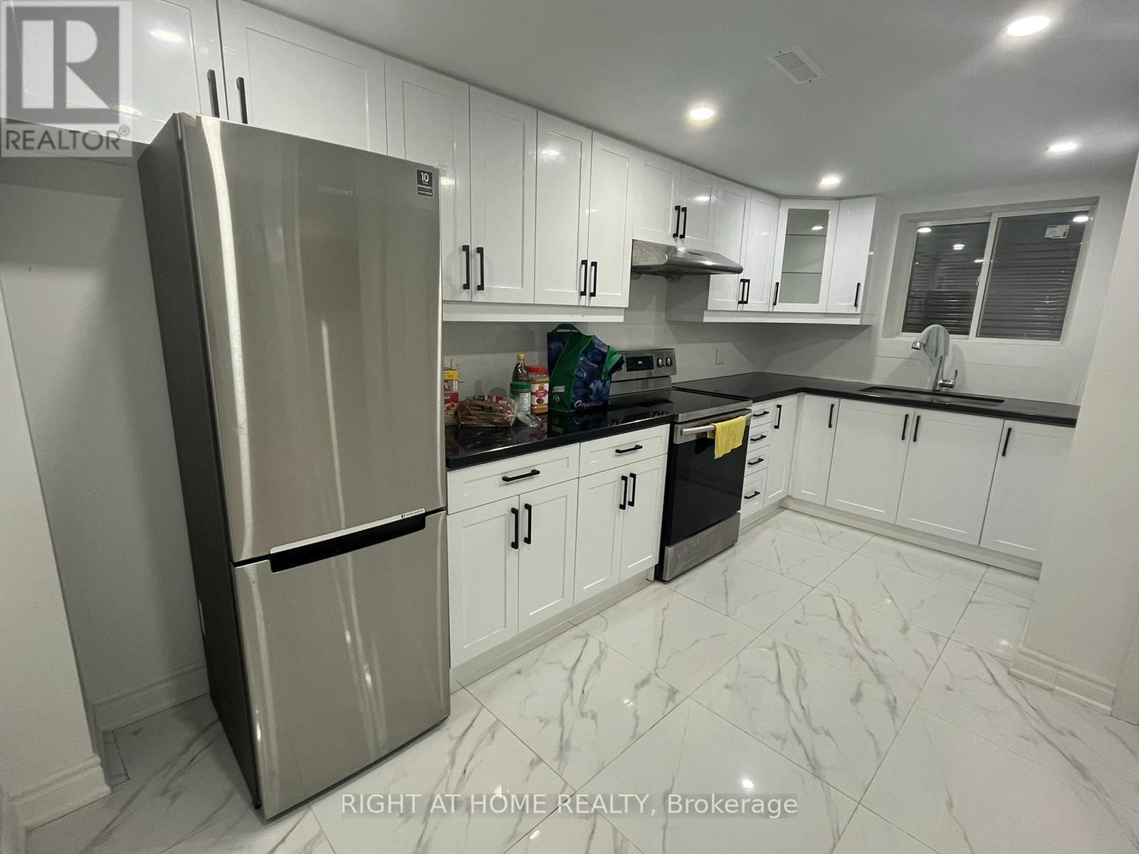 2802 HOLLINGTON CRESCENT Image 7