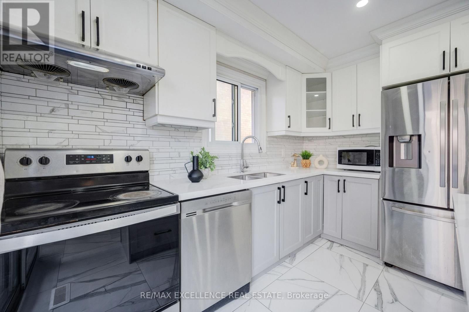 48 TRAVERSTON COURT Image 19