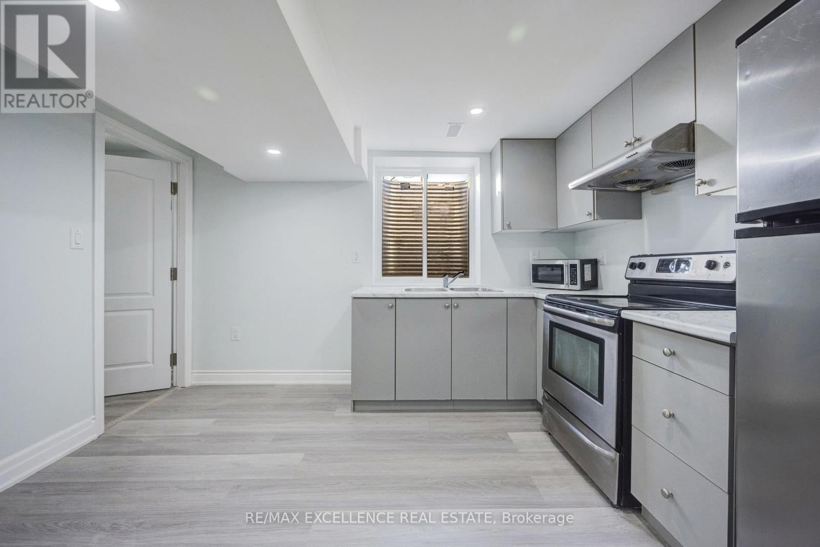 48 TRAVERSTON COURT Image 32