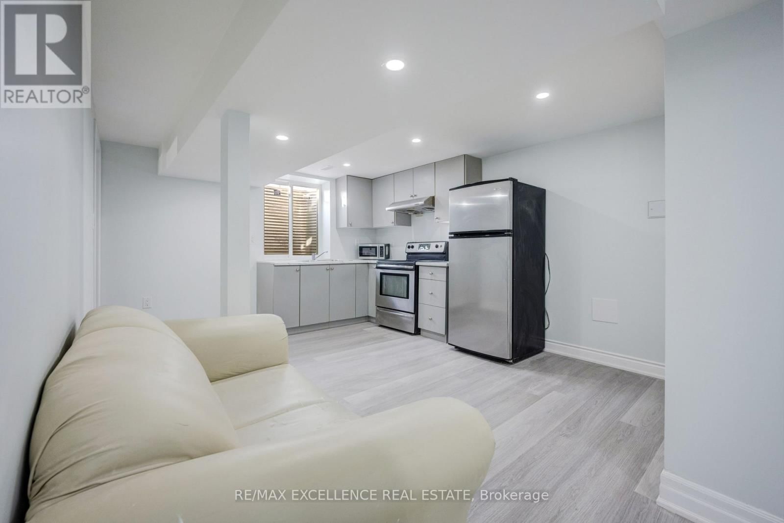 48 TRAVERSTON COURT Image 35