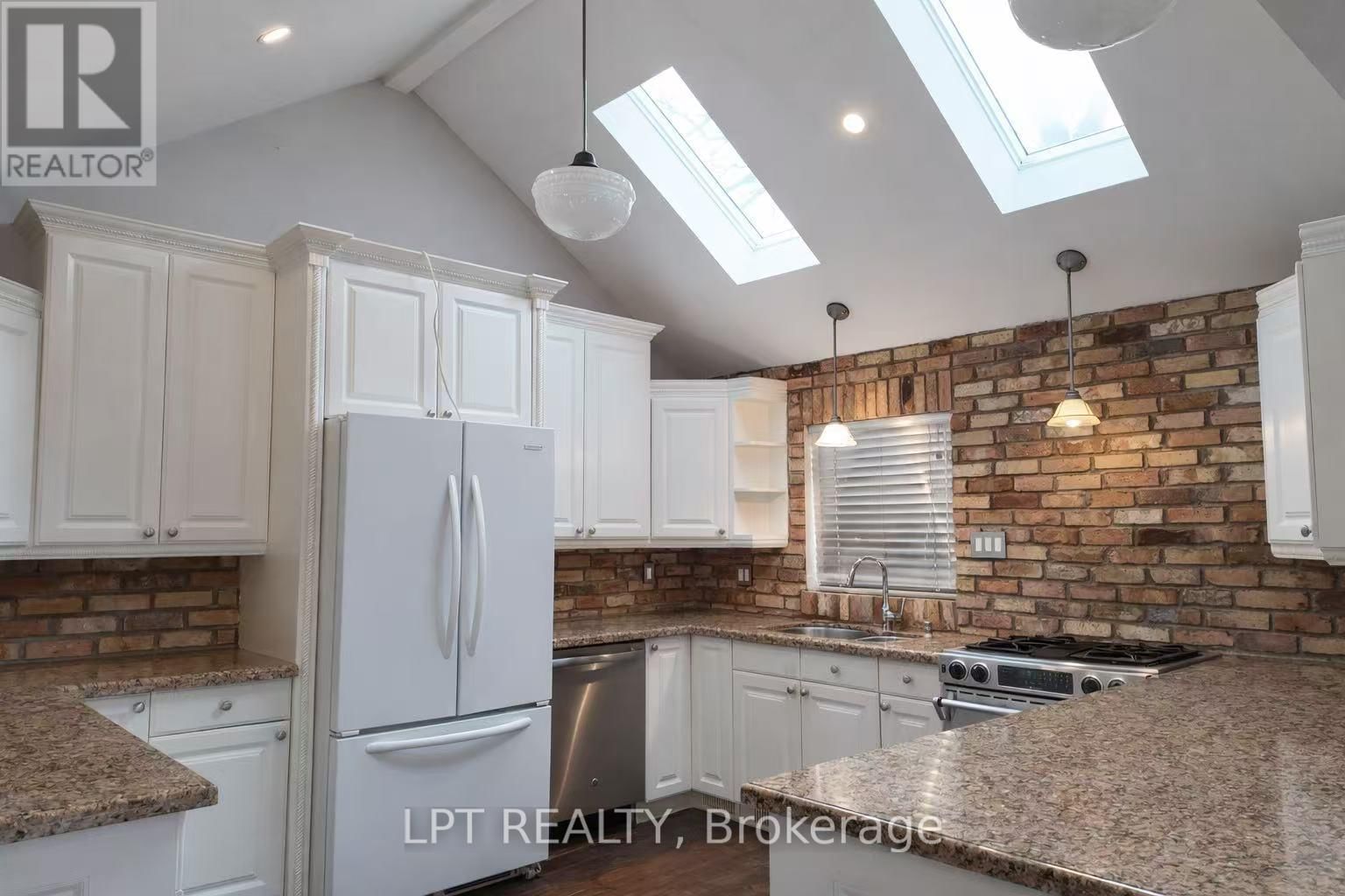 228 PINE COVE ROAD Image 11