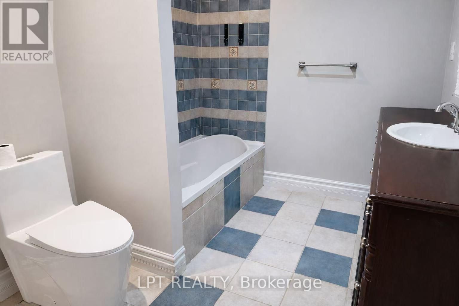 228 PINE COVE ROAD Image 6