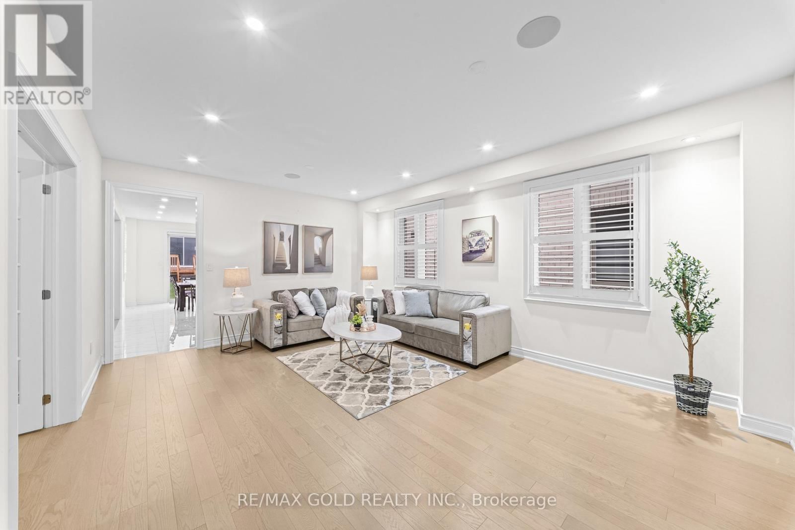 105 WALKER ROAD WEST Image 12