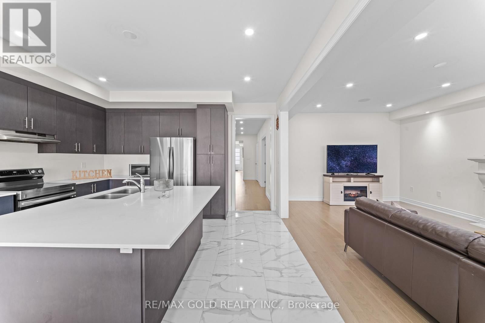 105 WALKER ROAD WEST Image 19