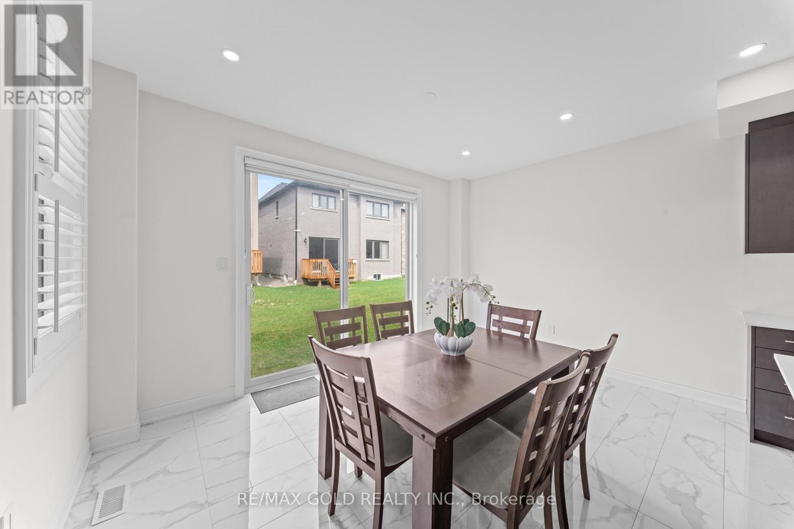 105 WALKER ROAD WEST Image 24