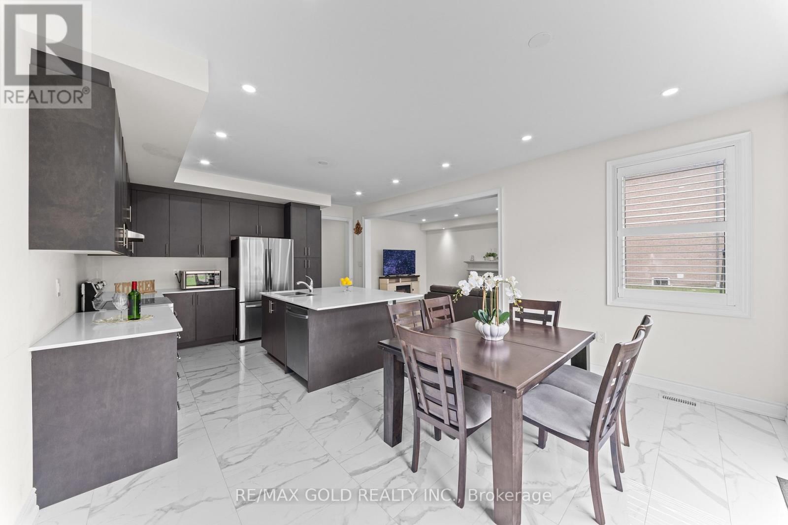 105 WALKER ROAD WEST Image 26