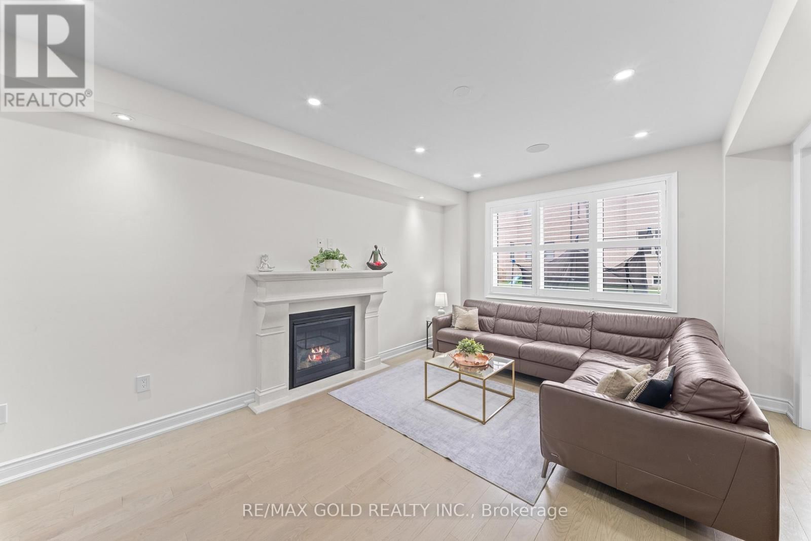 105 WALKER ROAD WEST Image 27