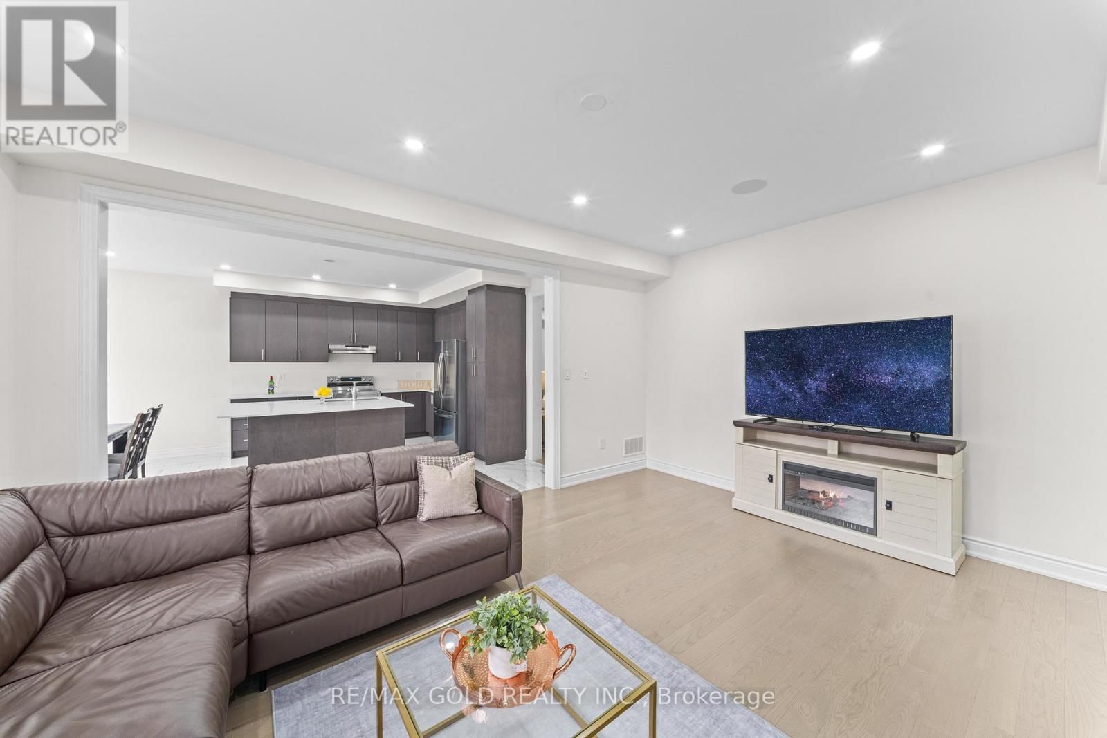 105 WALKER ROAD WEST Image 30