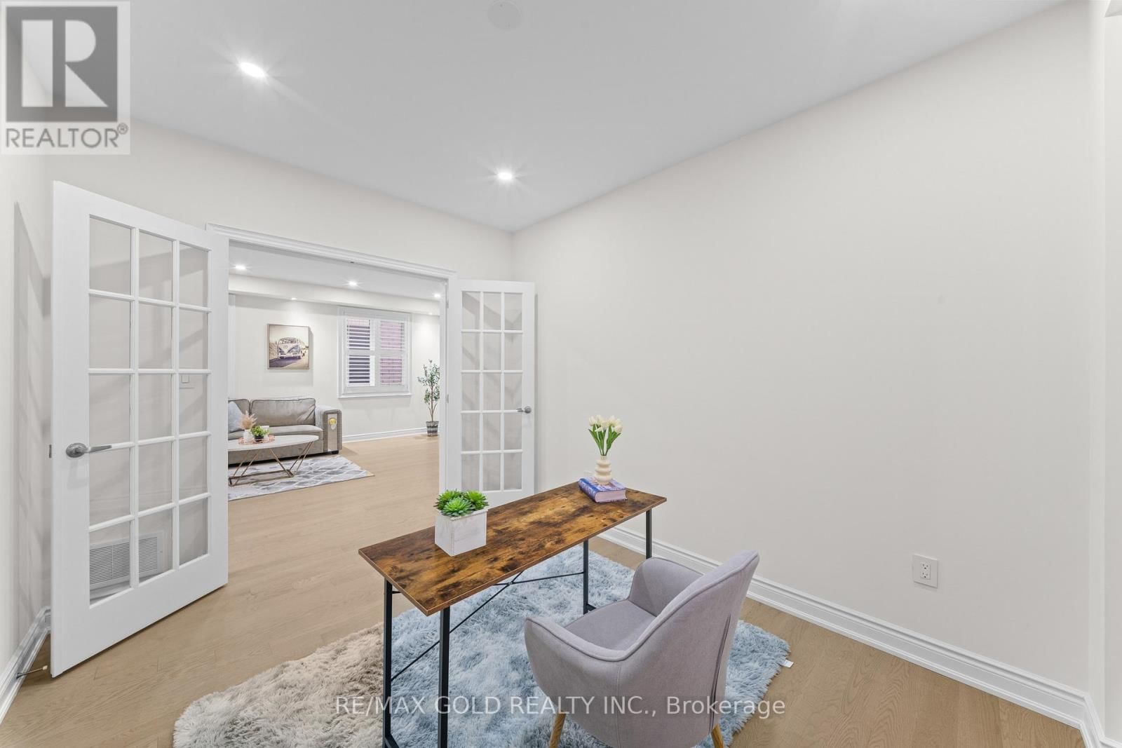 105 WALKER ROAD WEST Image 32