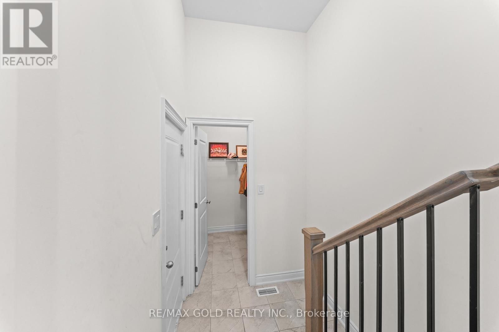 105 WALKER ROAD WEST Image 35