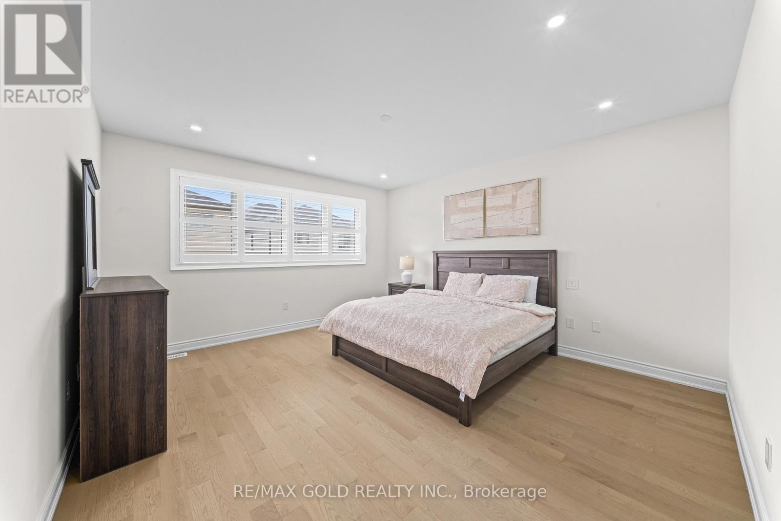 105 WALKER ROAD WEST Image 38