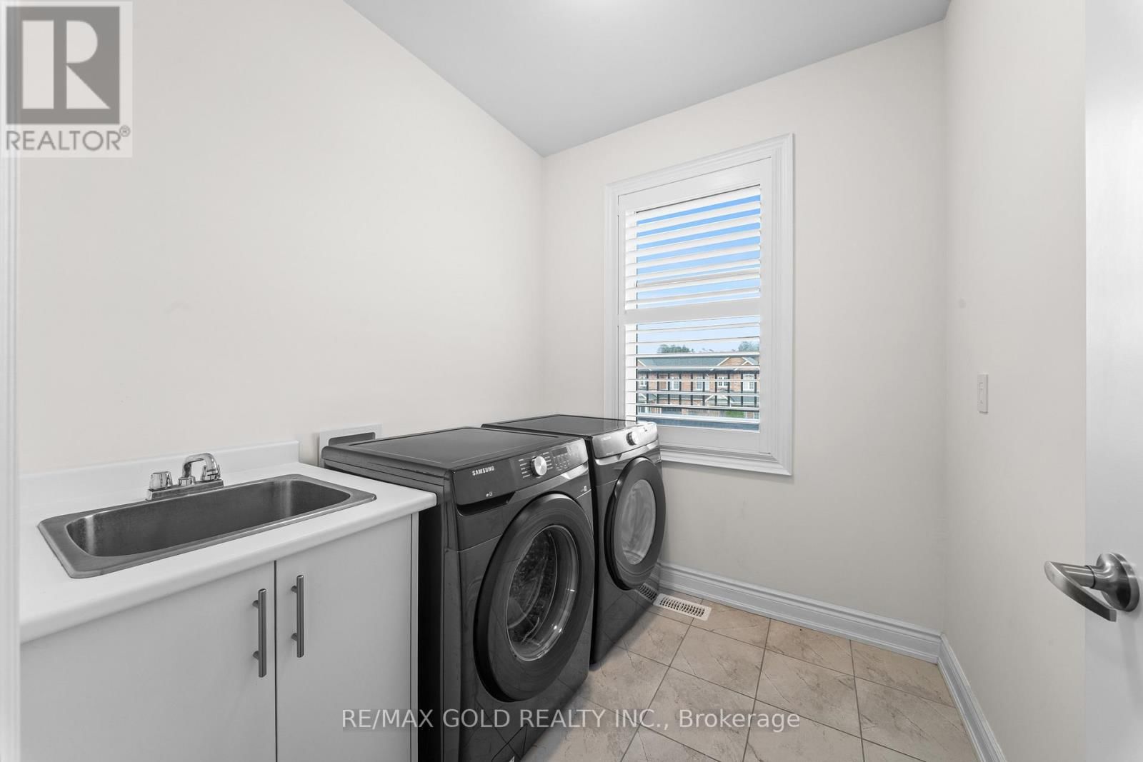 105 WALKER ROAD WEST Image 49