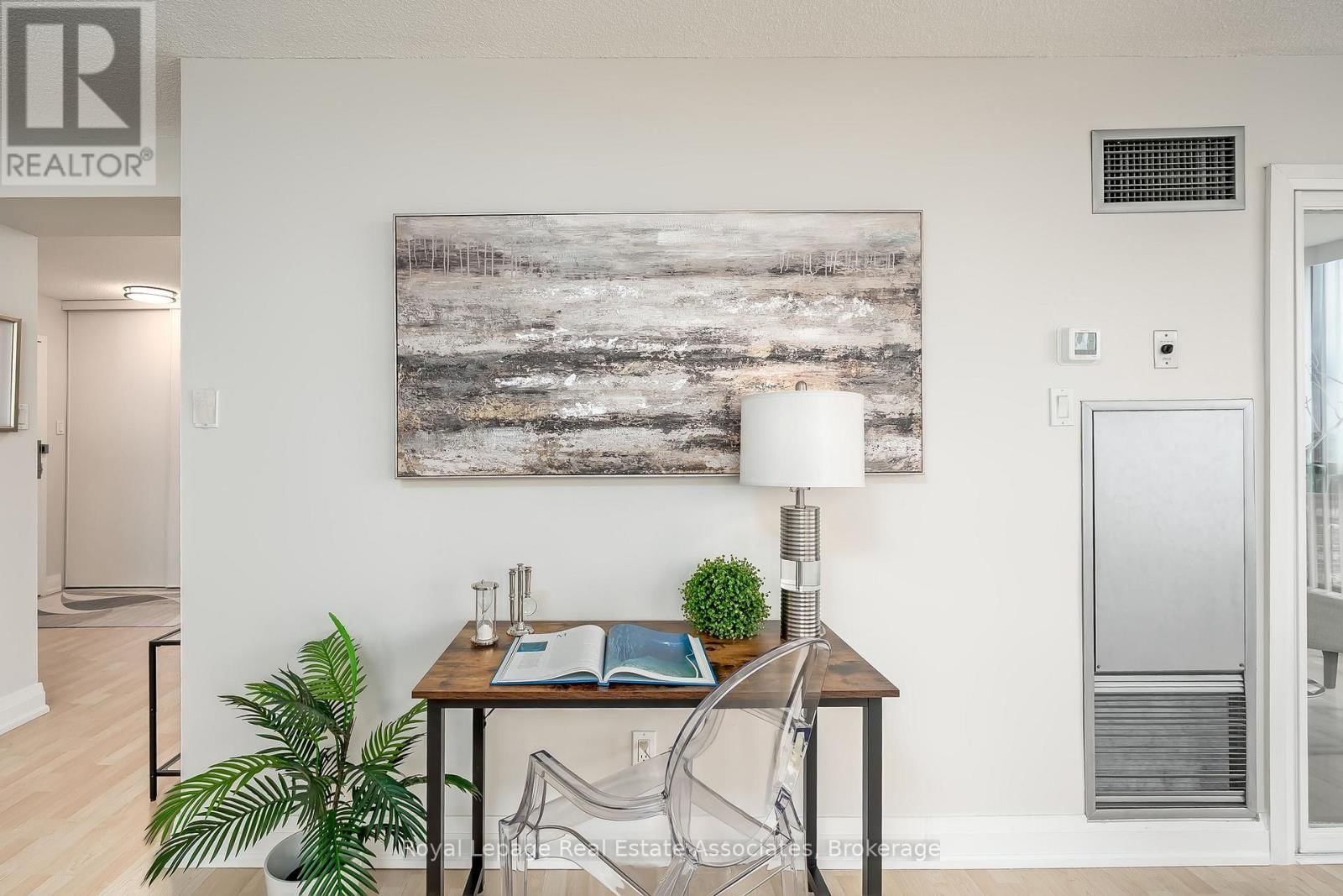 909 - 1155 BOUGH BEECHES BOULEVARD Image 12