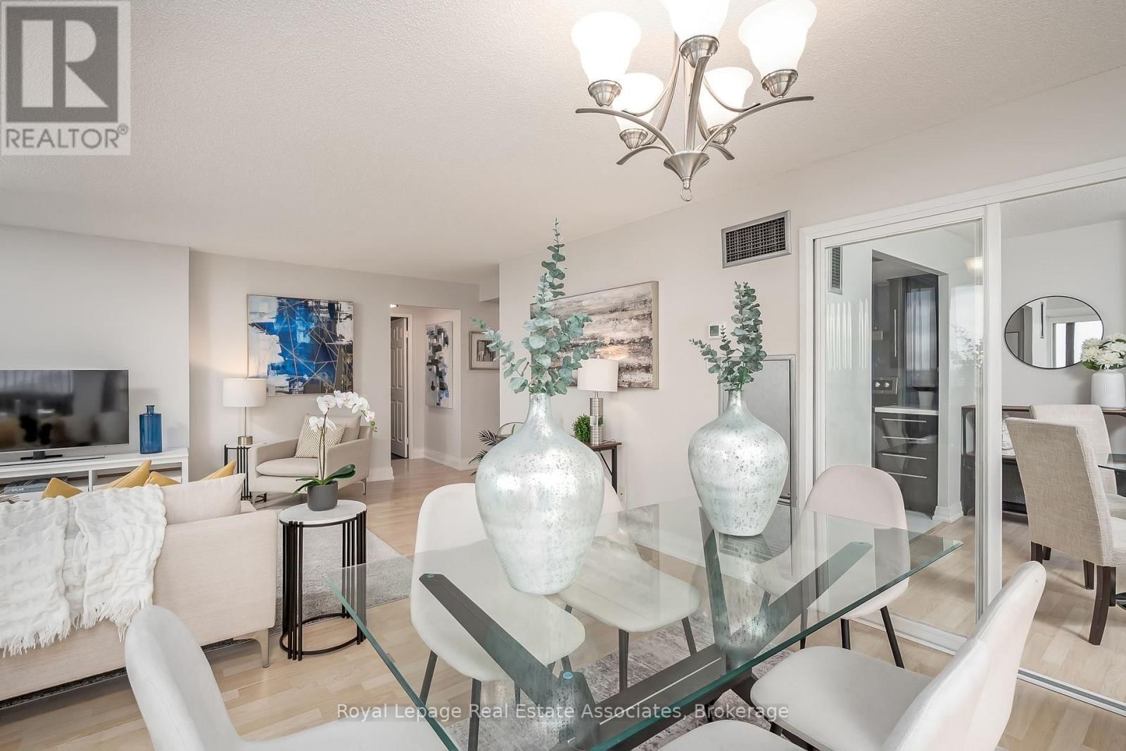 909 - 1155 BOUGH BEECHES BOULEVARD Image 15