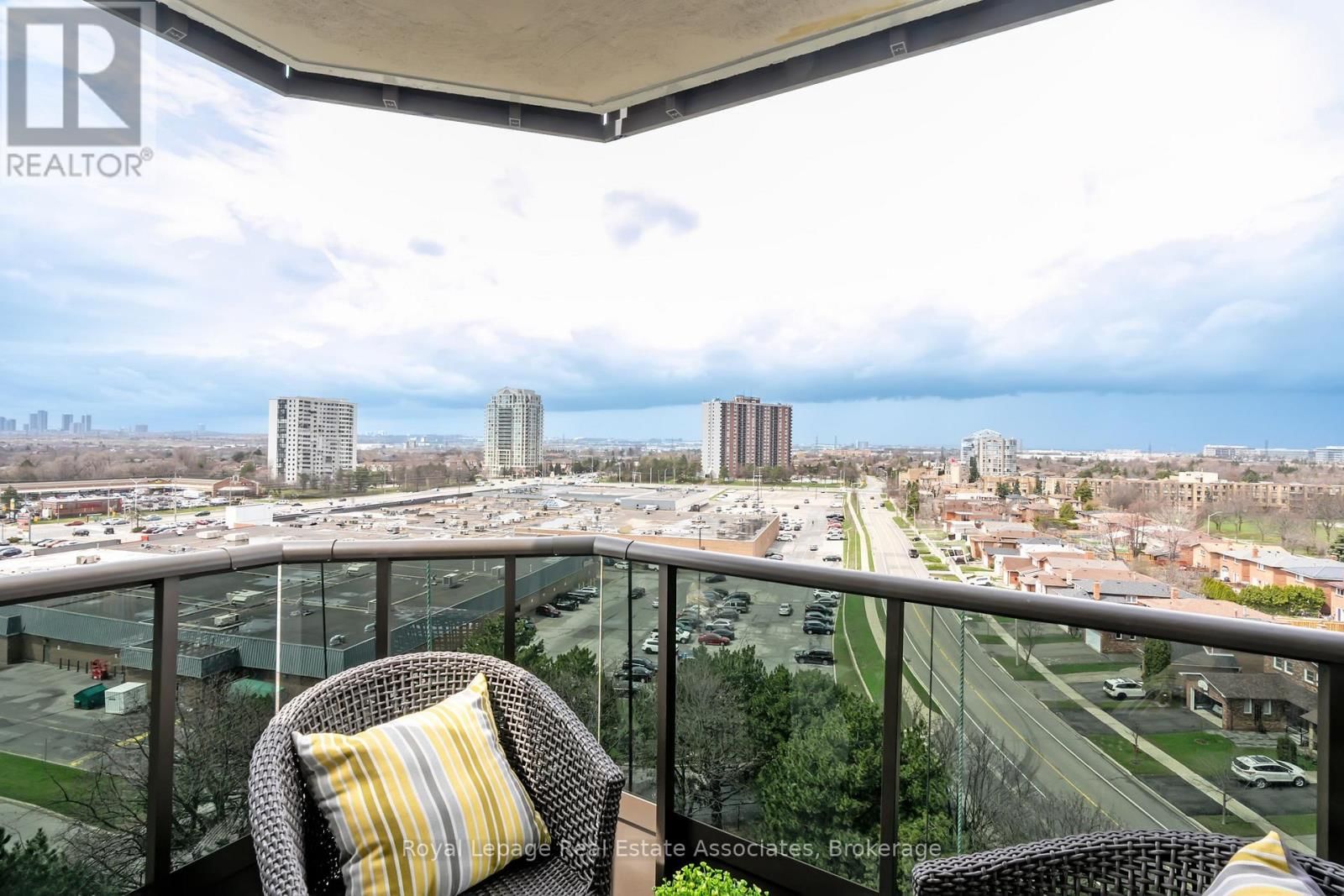 909 - 1155 BOUGH BEECHES BOULEVARD Image 17