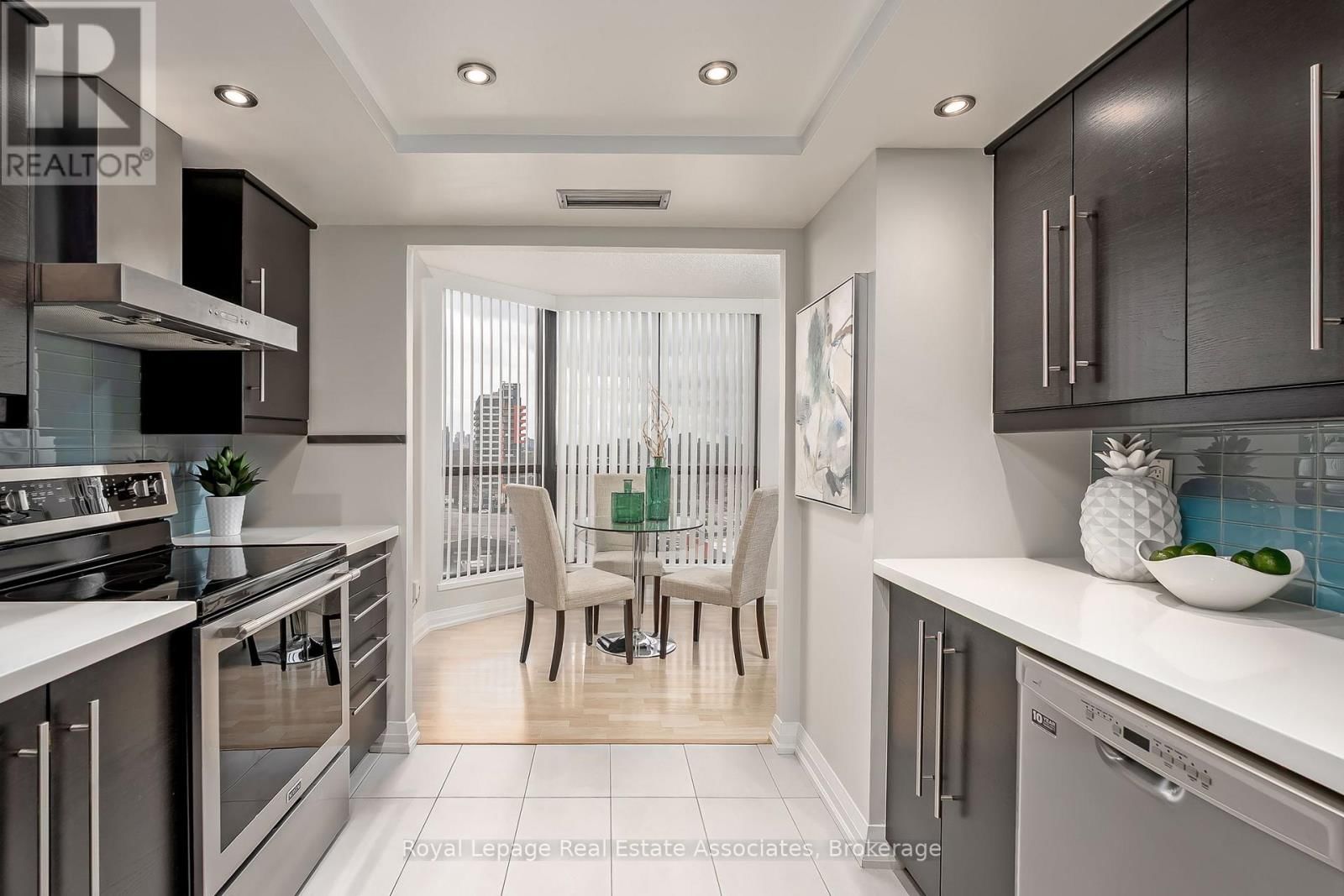 909 - 1155 BOUGH BEECHES BOULEVARD Image 20