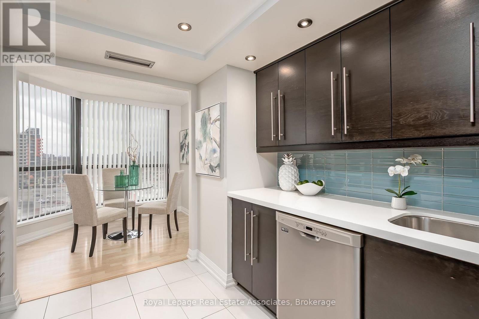 909 - 1155 BOUGH BEECHES BOULEVARD Image 21