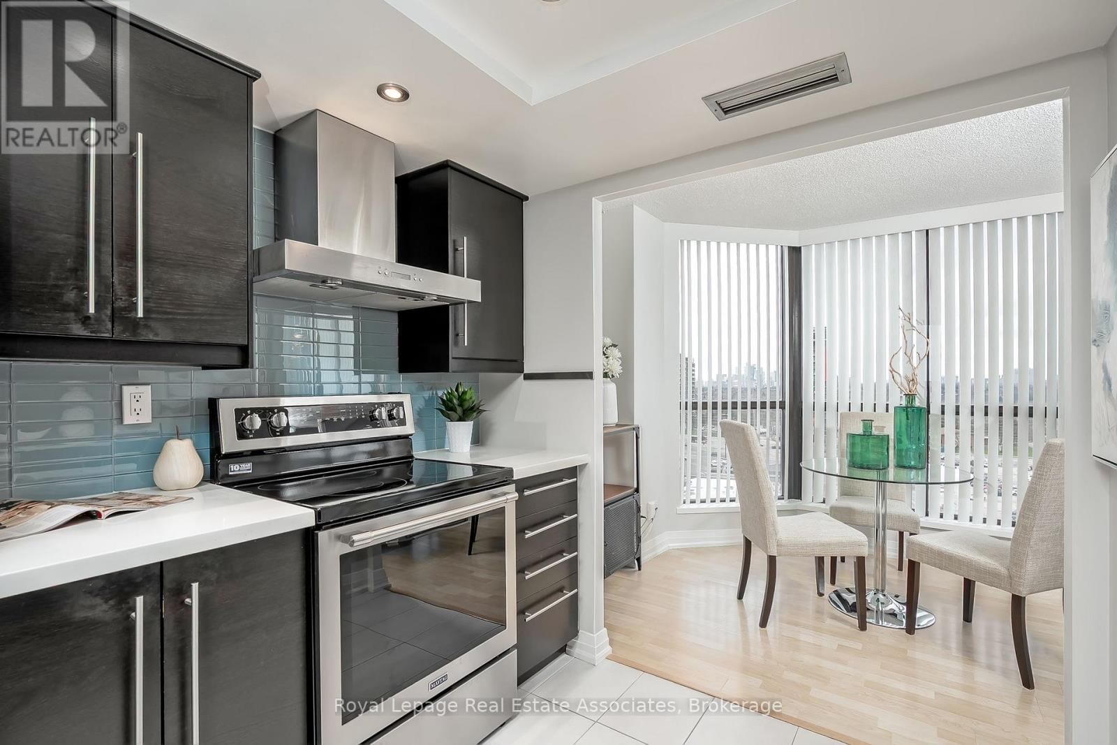 909 - 1155 BOUGH BEECHES BOULEVARD Image 22