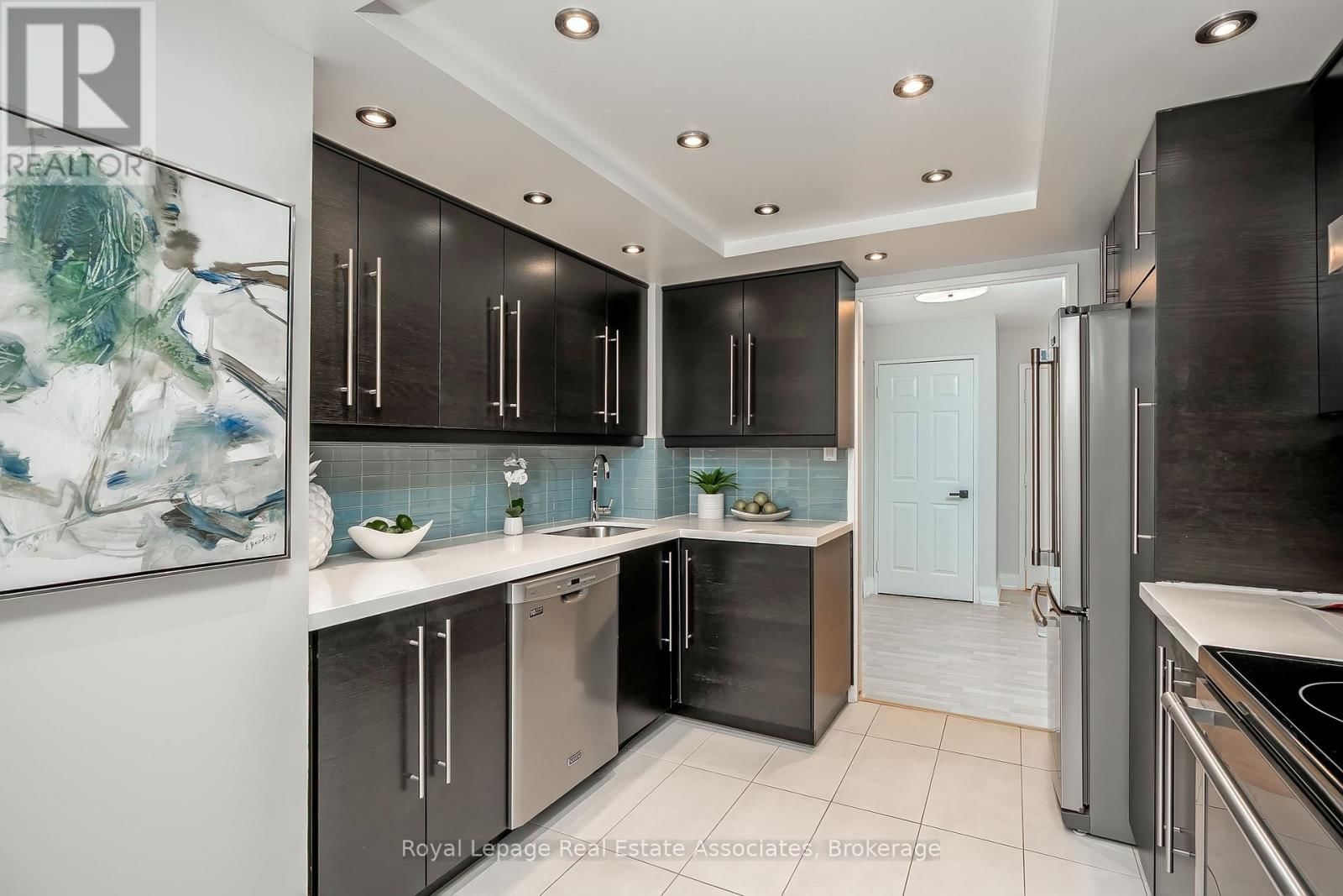 909 - 1155 BOUGH BEECHES BOULEVARD Image 23