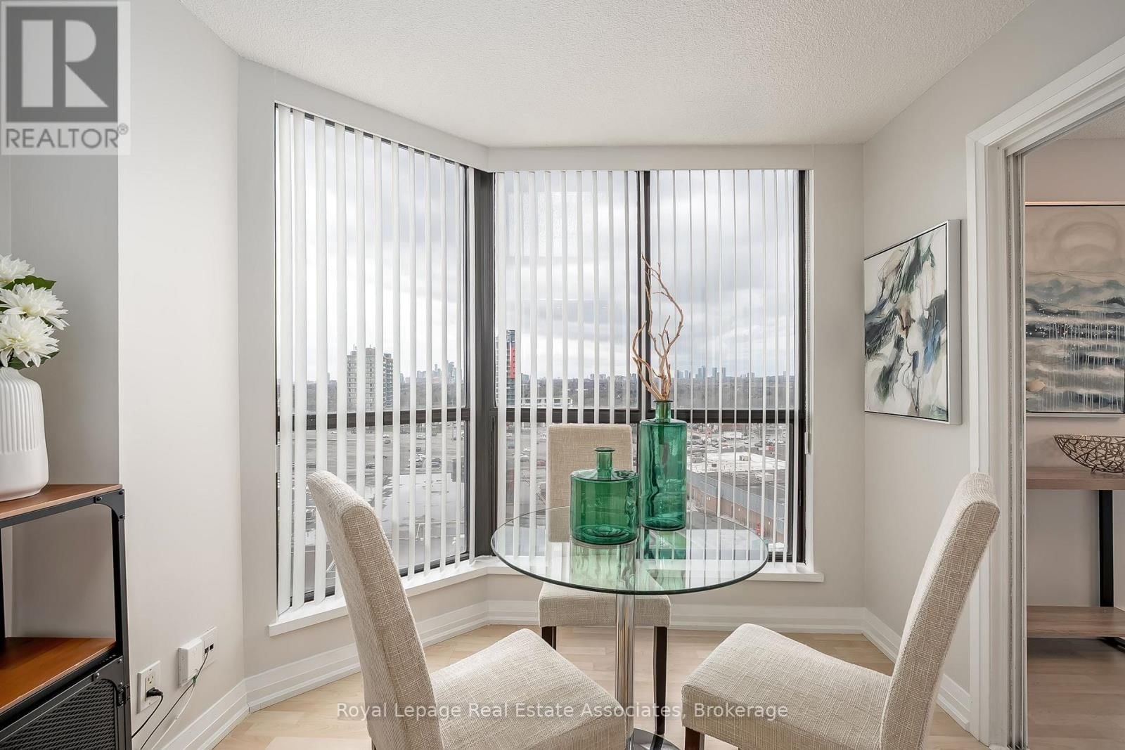 909 - 1155 BOUGH BEECHES BOULEVARD Image 24