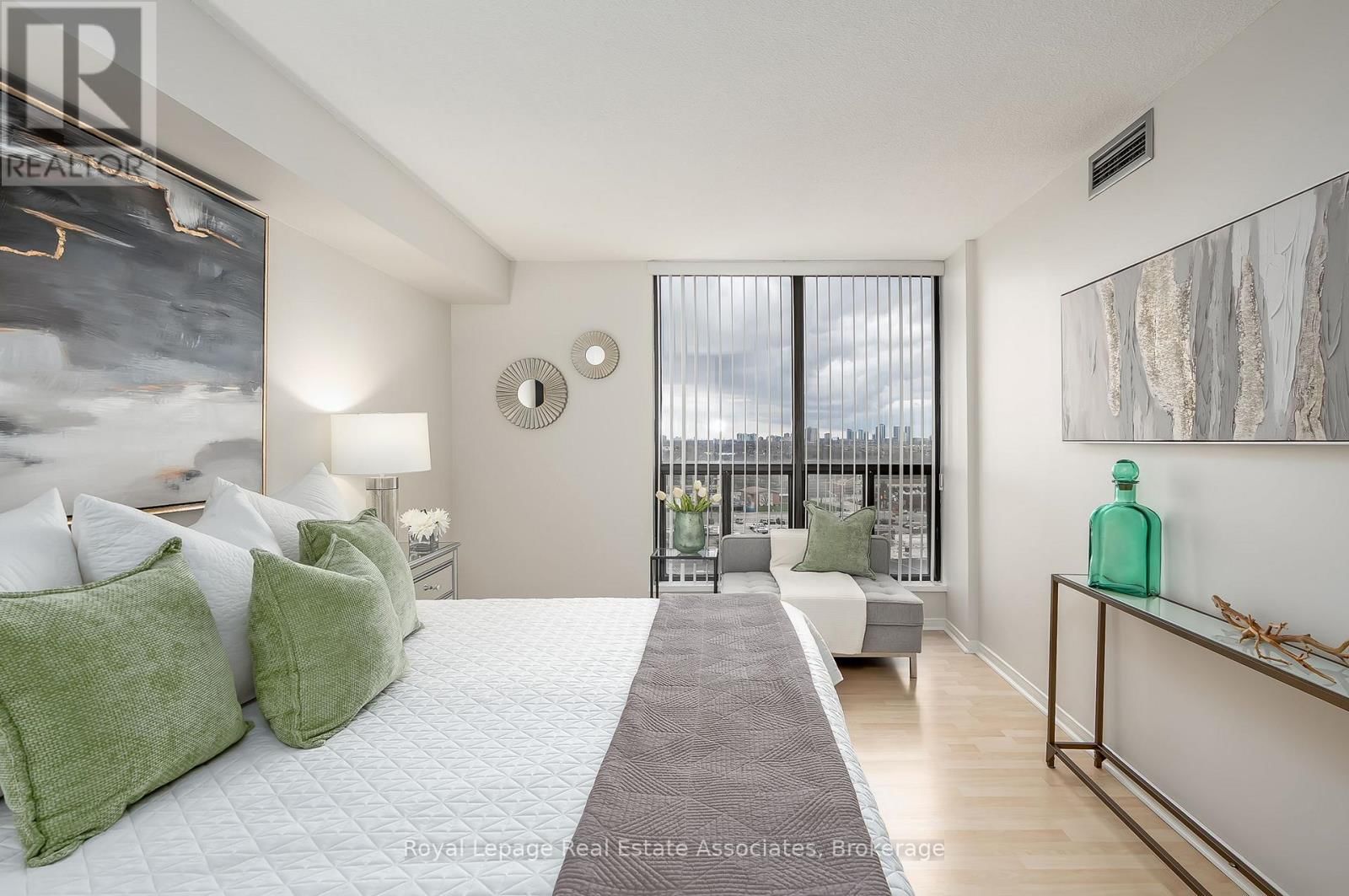 909 - 1155 BOUGH BEECHES BOULEVARD Image 28