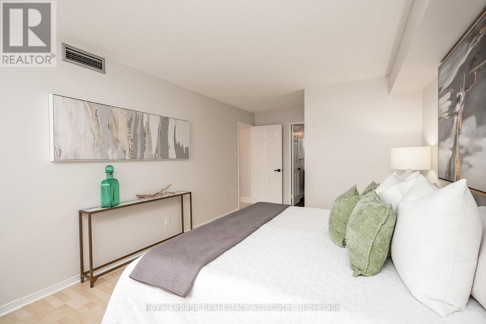 909 - 1155 BOUGH BEECHES BOULEVARD Image 29