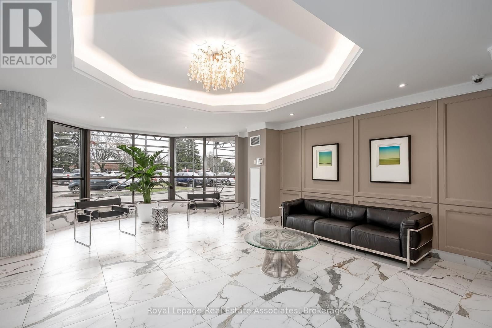 909 - 1155 BOUGH BEECHES BOULEVARD Image 3