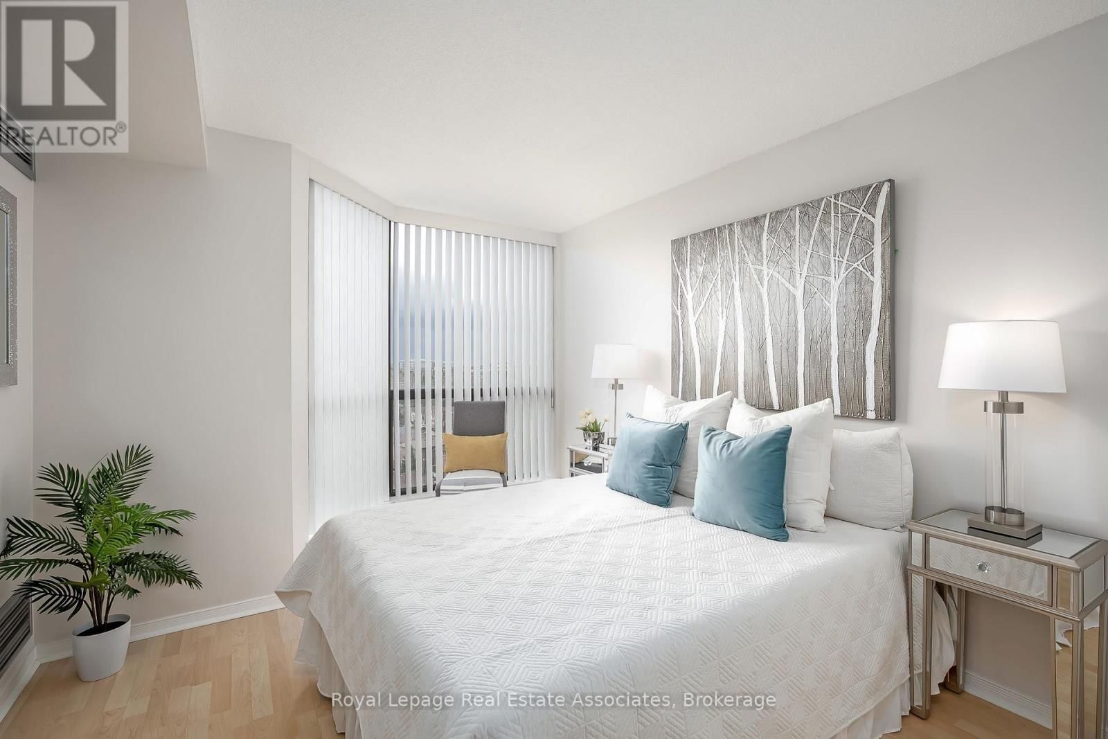 909 - 1155 BOUGH BEECHES BOULEVARD Image 31