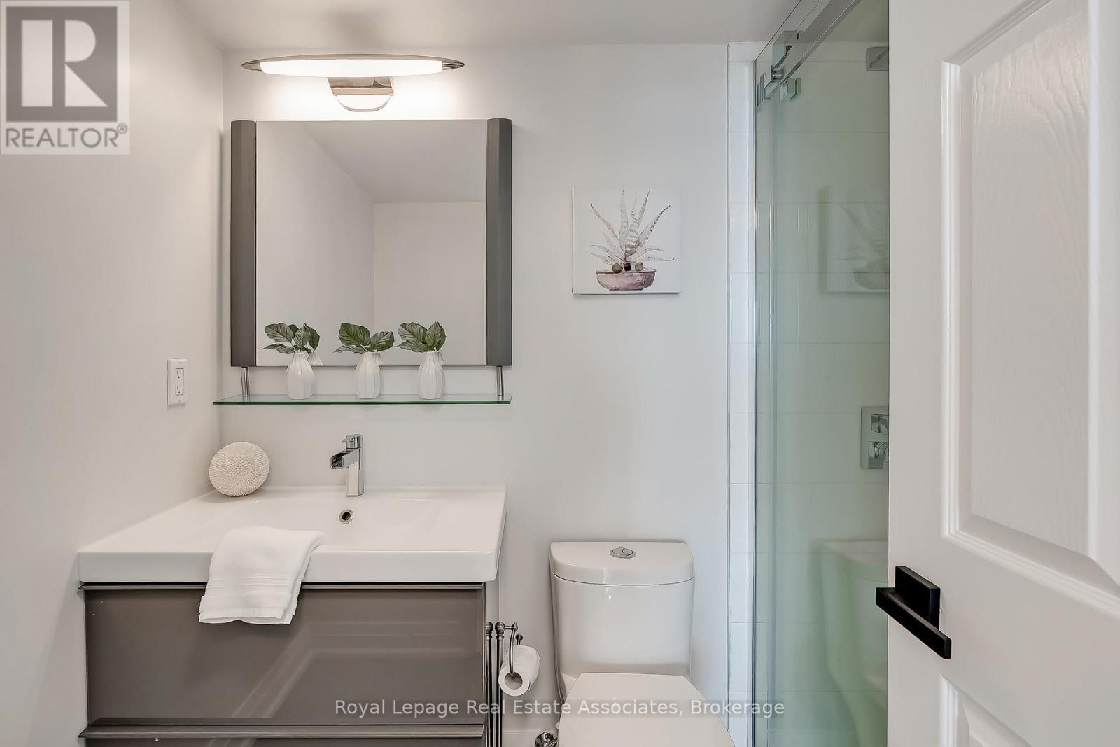 909 - 1155 BOUGH BEECHES BOULEVARD Image 33