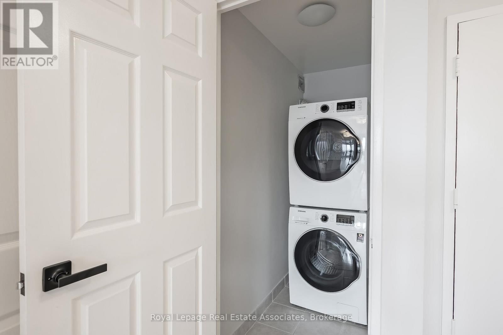 909 - 1155 BOUGH BEECHES BOULEVARD Image 34