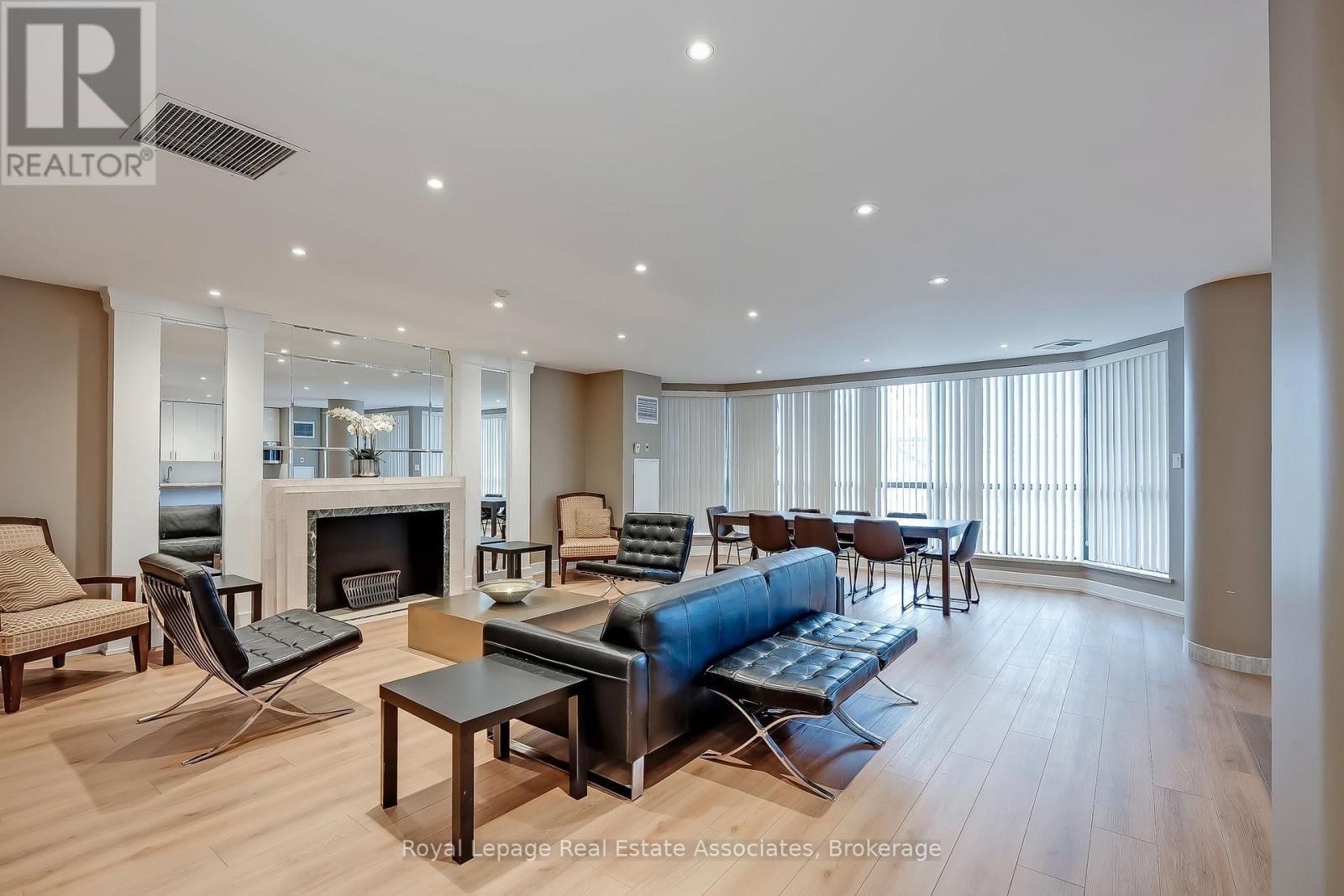 909 - 1155 BOUGH BEECHES BOULEVARD Image 35