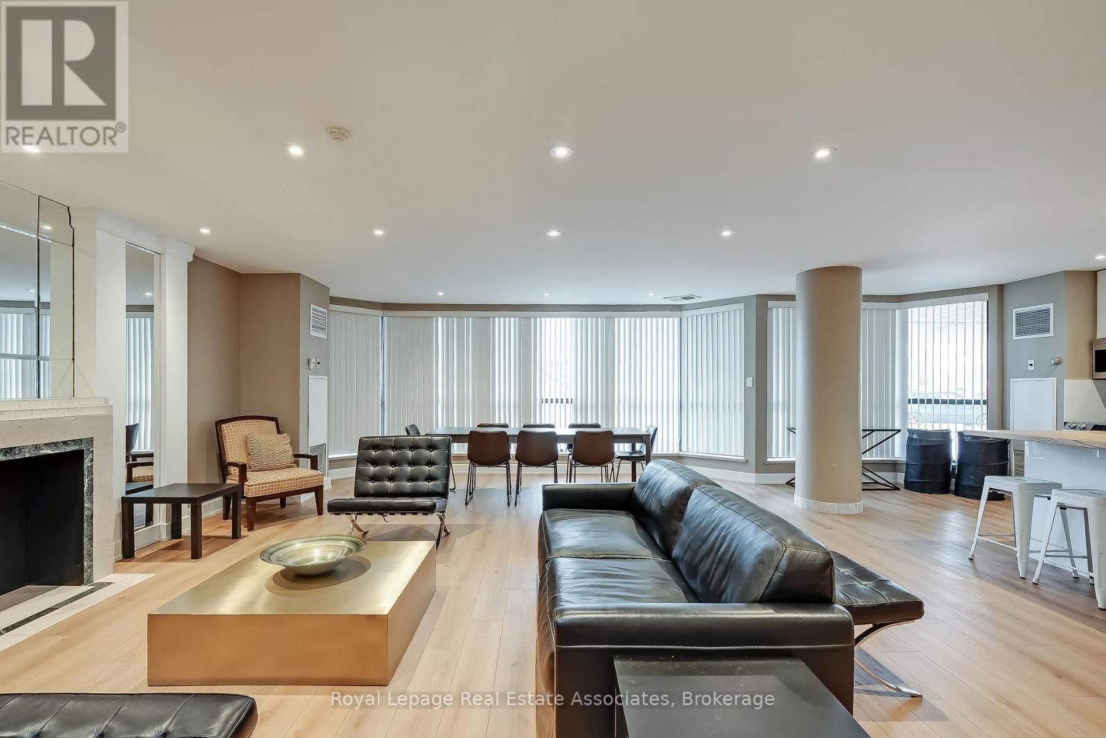 909 - 1155 BOUGH BEECHES BOULEVARD Image 36