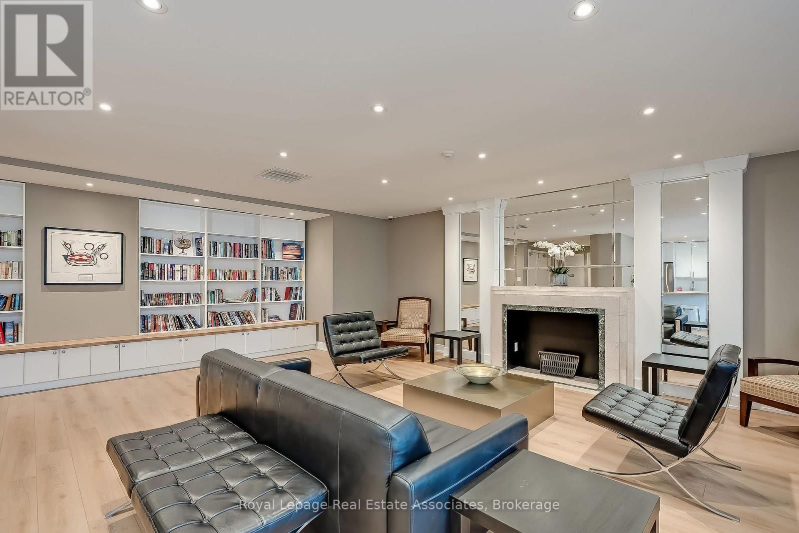 909 - 1155 BOUGH BEECHES BOULEVARD Image 37