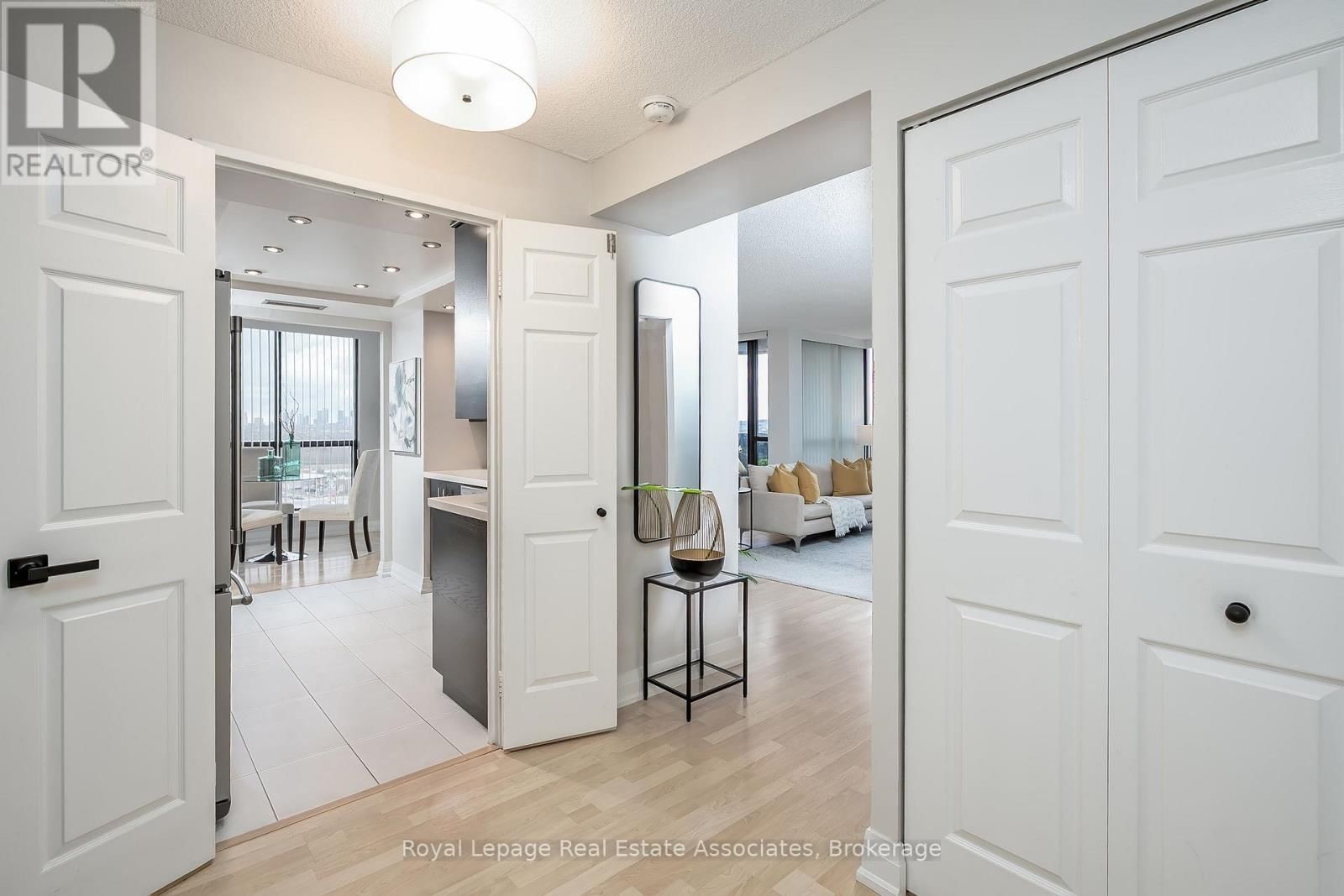 909 - 1155 BOUGH BEECHES BOULEVARD Image 5