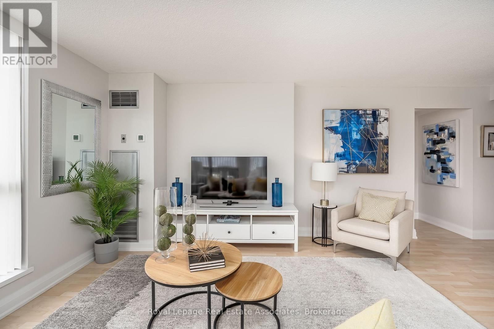 909 - 1155 BOUGH BEECHES BOULEVARD Image 7