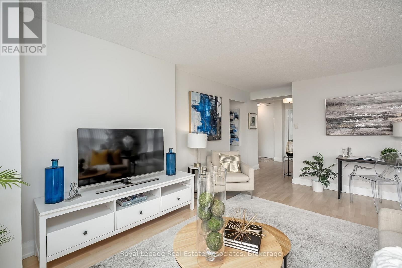 909 - 1155 BOUGH BEECHES BOULEVARD Image 8