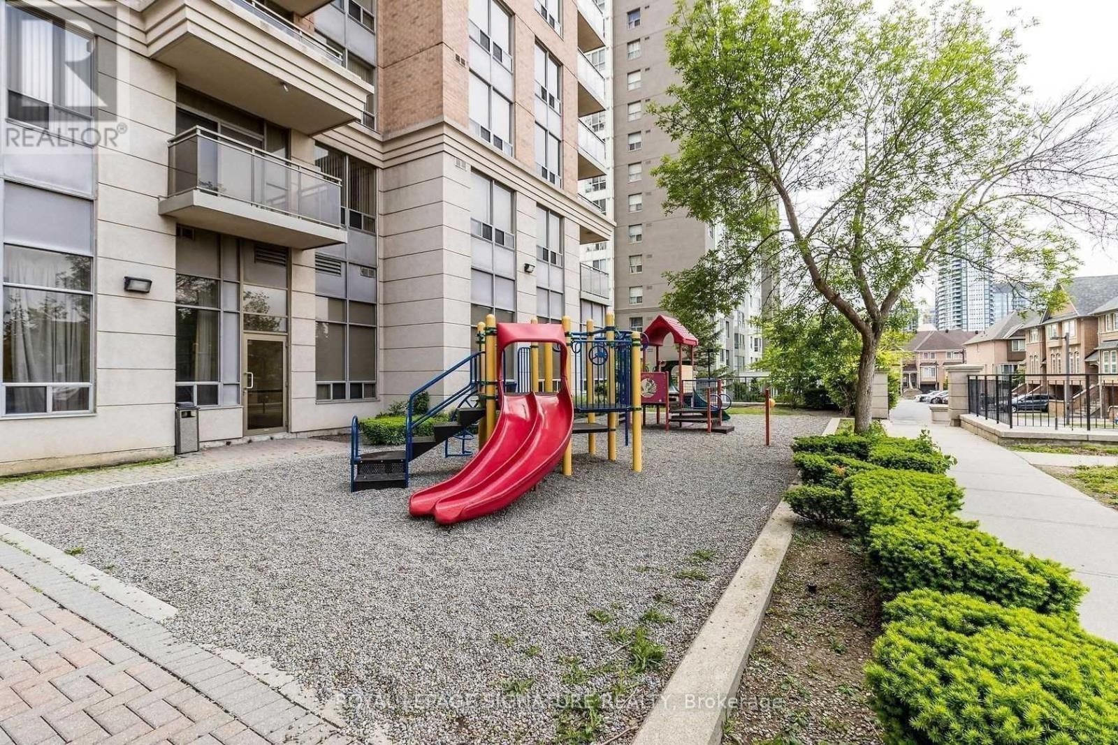 515 - 55 STRATHAVEN DRIVE Image 28