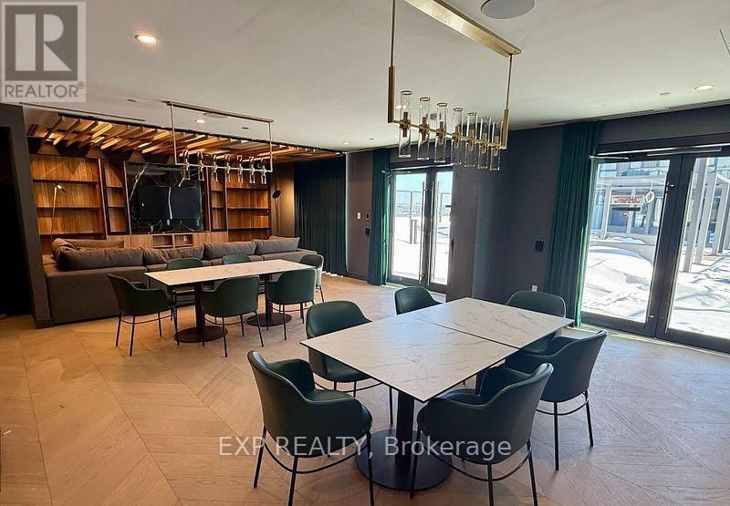 505 - 1007 THE QUEENSWAY WAY Image 14