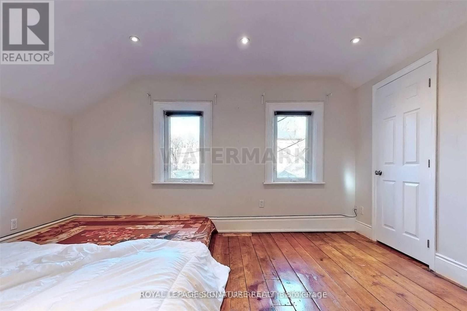 362A QUEEN STREET SOUTH Image 11