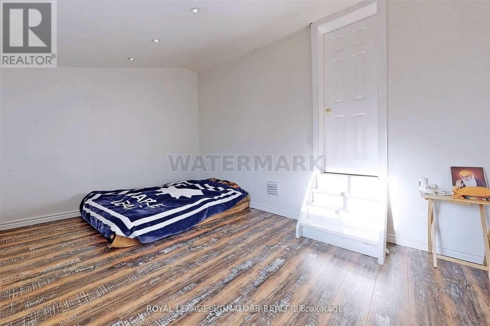 362A QUEEN STREET SOUTH Image 12