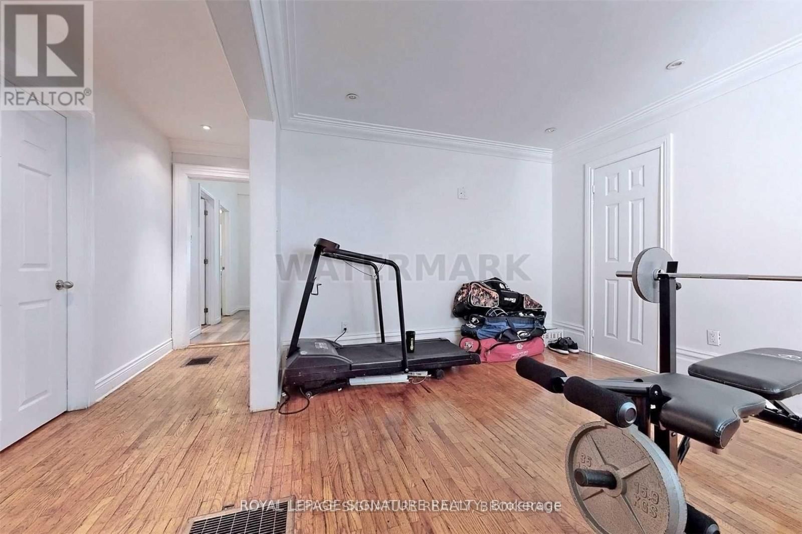 362A QUEEN STREET SOUTH Image 13