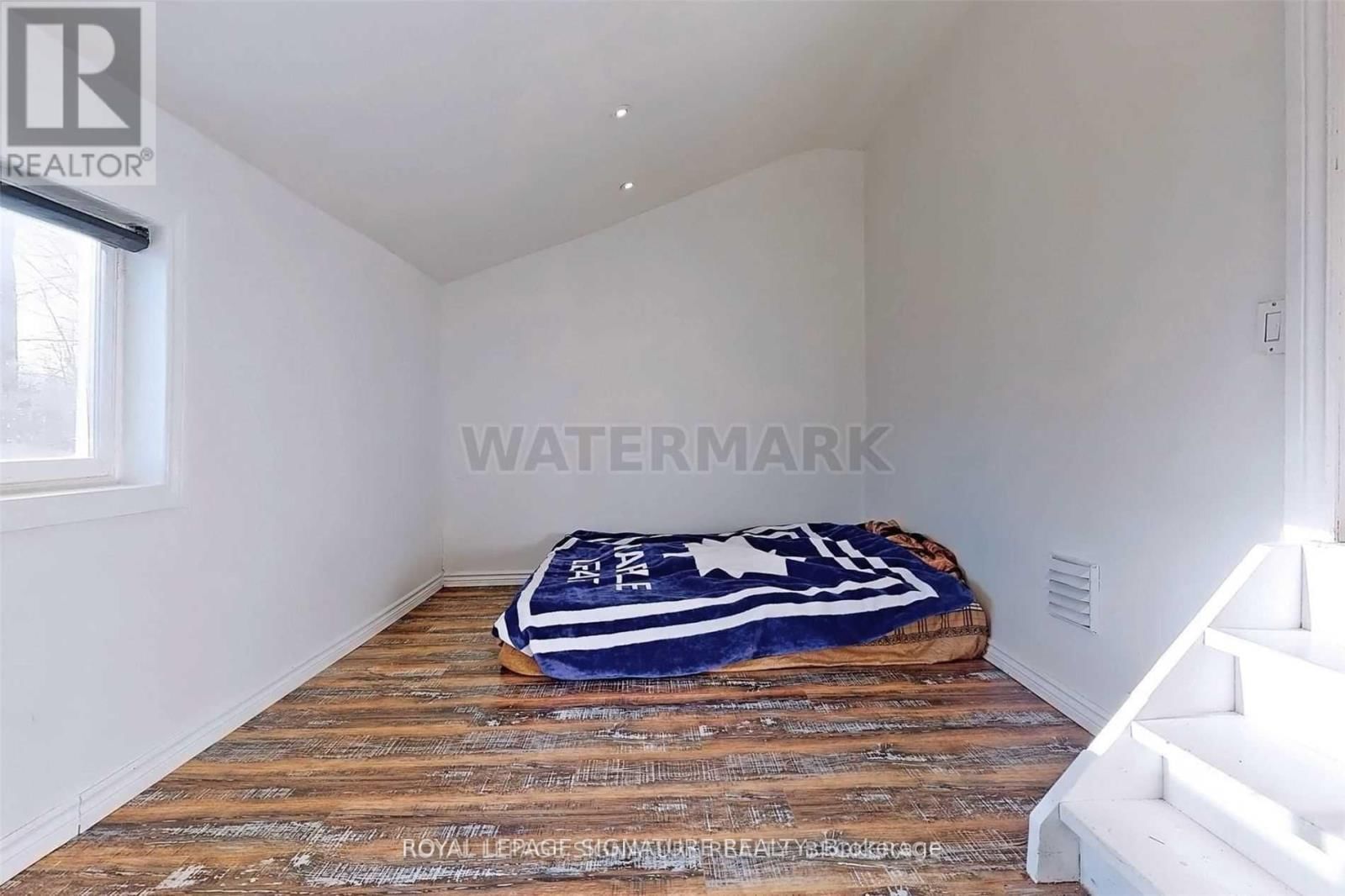 362A QUEEN STREET SOUTH Image 16