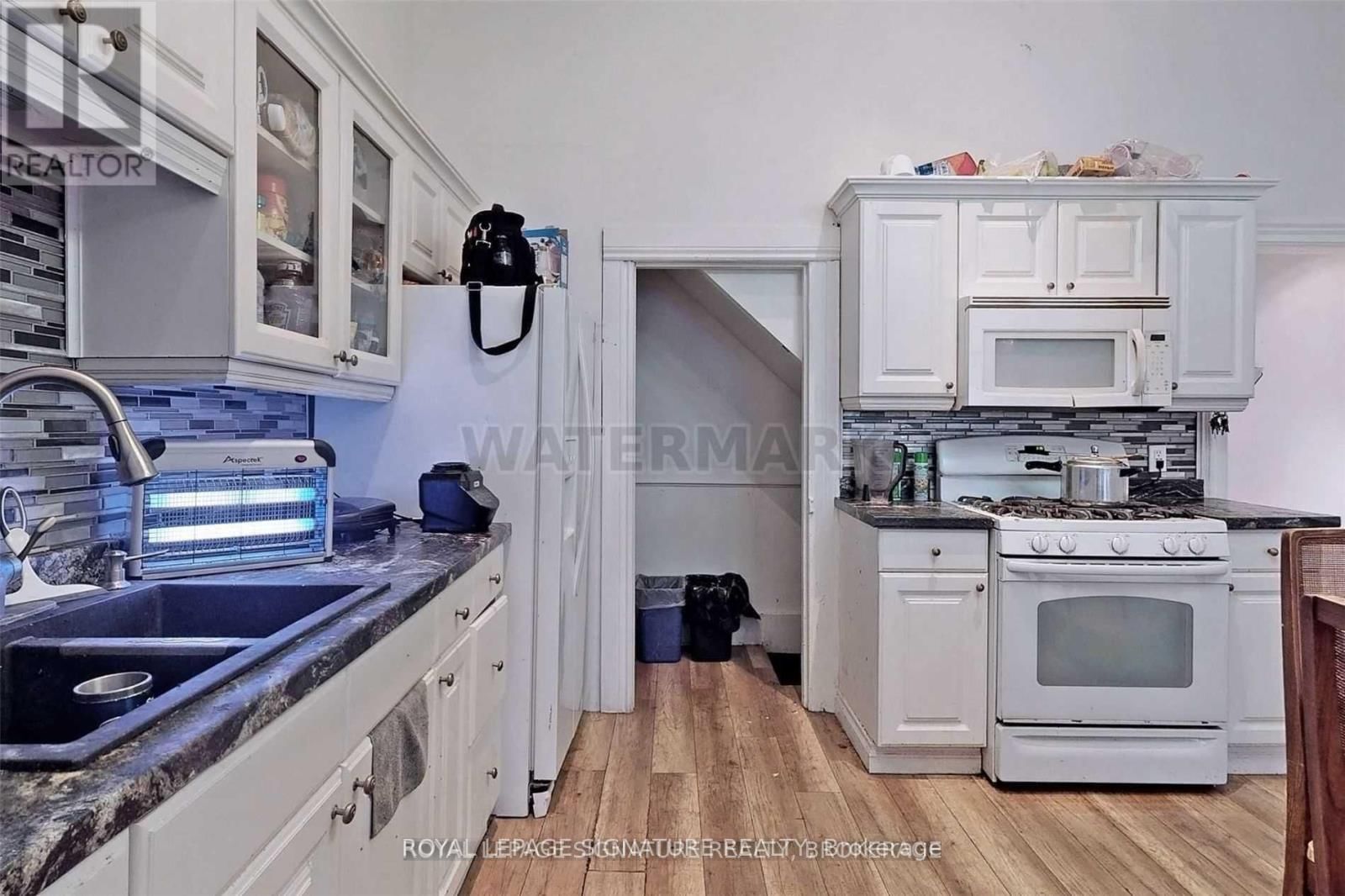 362A QUEEN STREET SOUTH Image 17