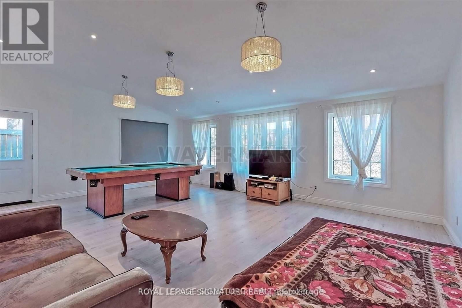 362A QUEEN STREET SOUTH Image 2