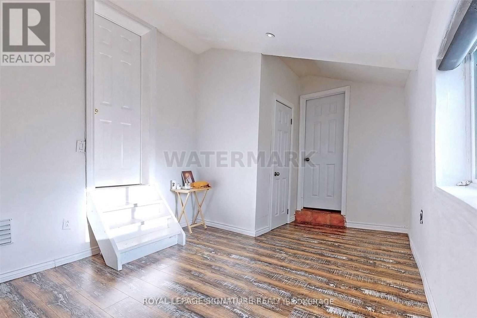 362A QUEEN STREET SOUTH Image 20