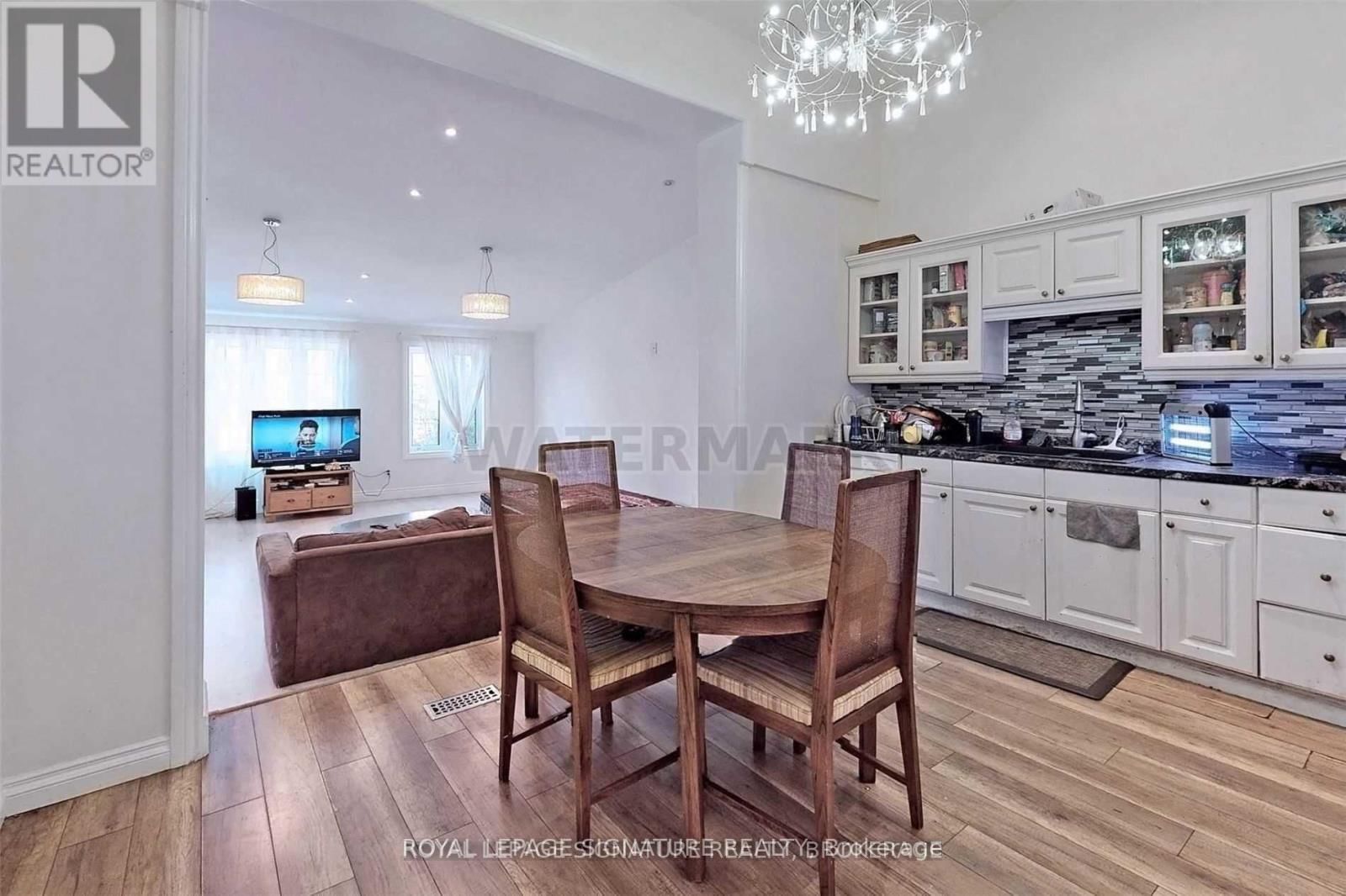 362A QUEEN STREET SOUTH Image 21