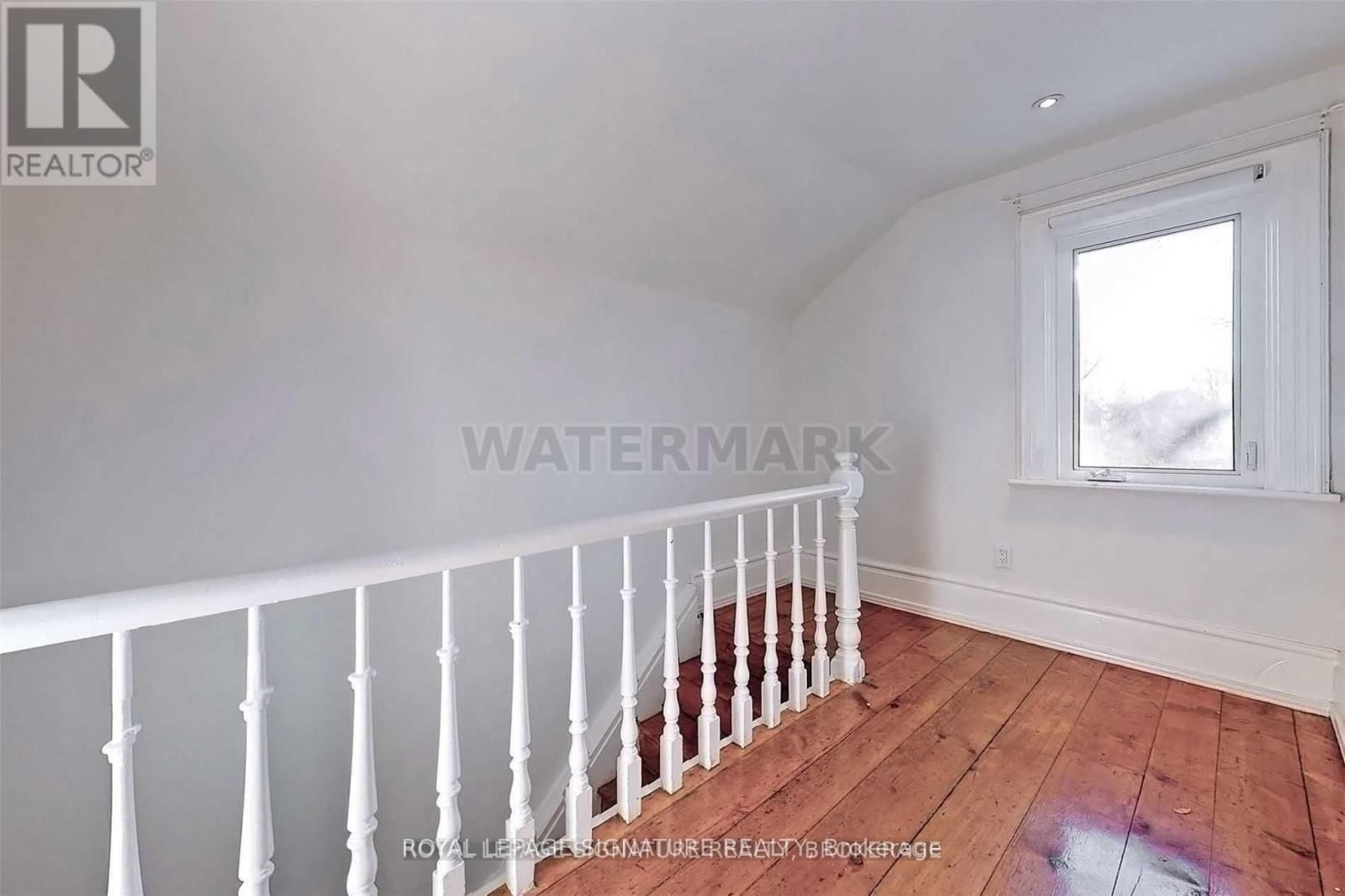 362A QUEEN STREET SOUTH Image 23