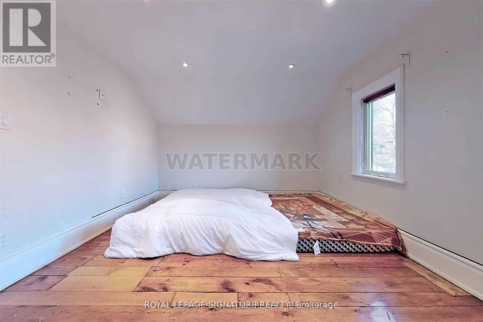 362A QUEEN STREET SOUTH Image 26