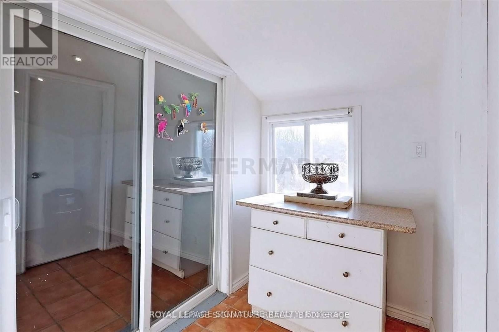 362A QUEEN STREET SOUTH Image 28